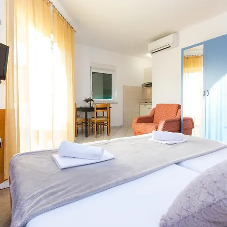 Kristijan Apartment *