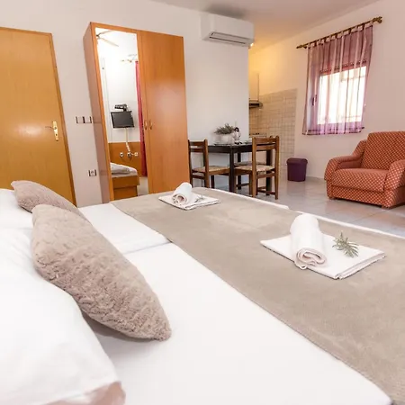 Kristijan Apartment *